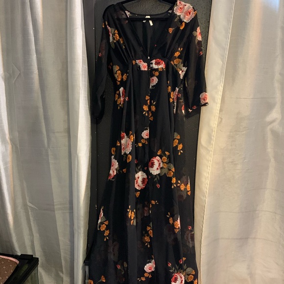 Open long dress - Picture 1 of 2